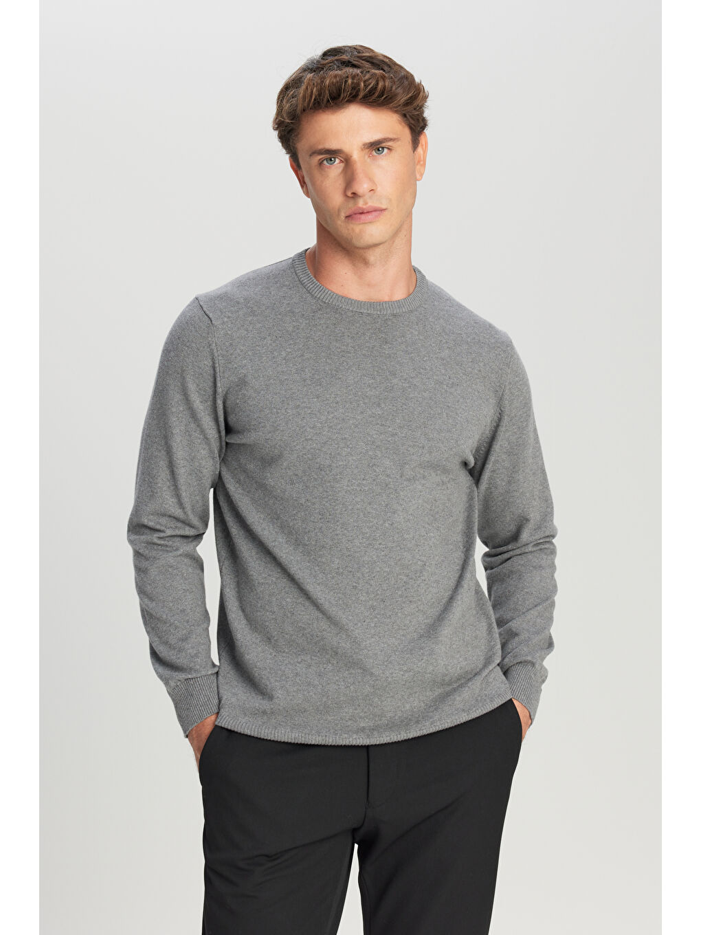 Erkek Gri Melanj Pamuklu Standart Fit Normal Kesim Bisiklet Yaka Triko Kazak-2