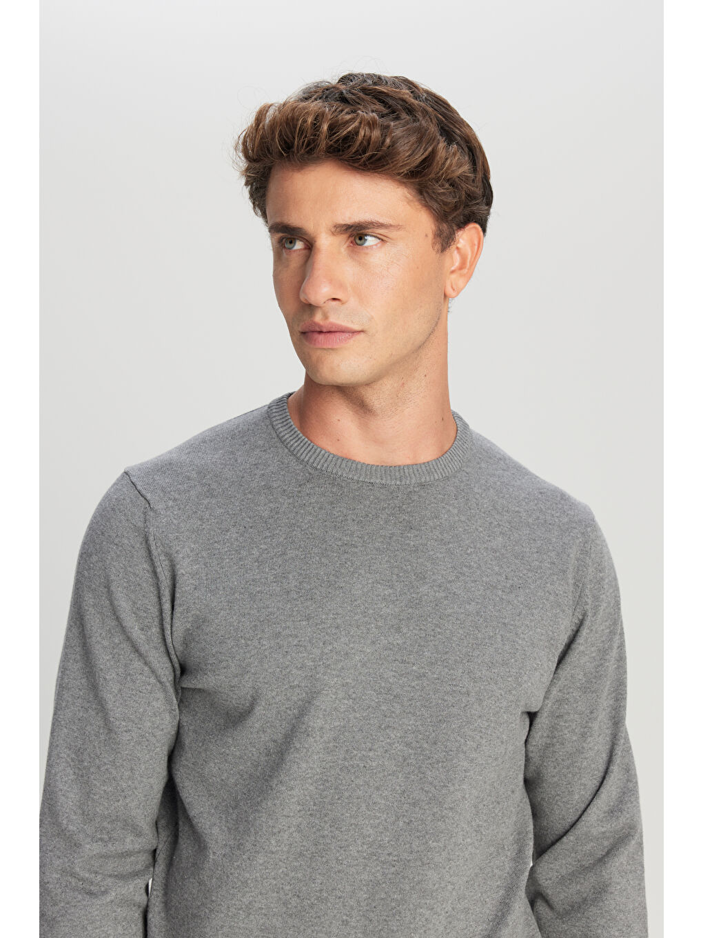 Erkek Gri Melanj Pamuklu Standart Fit Normal Kesim Bisiklet Yaka Triko Kazak-3