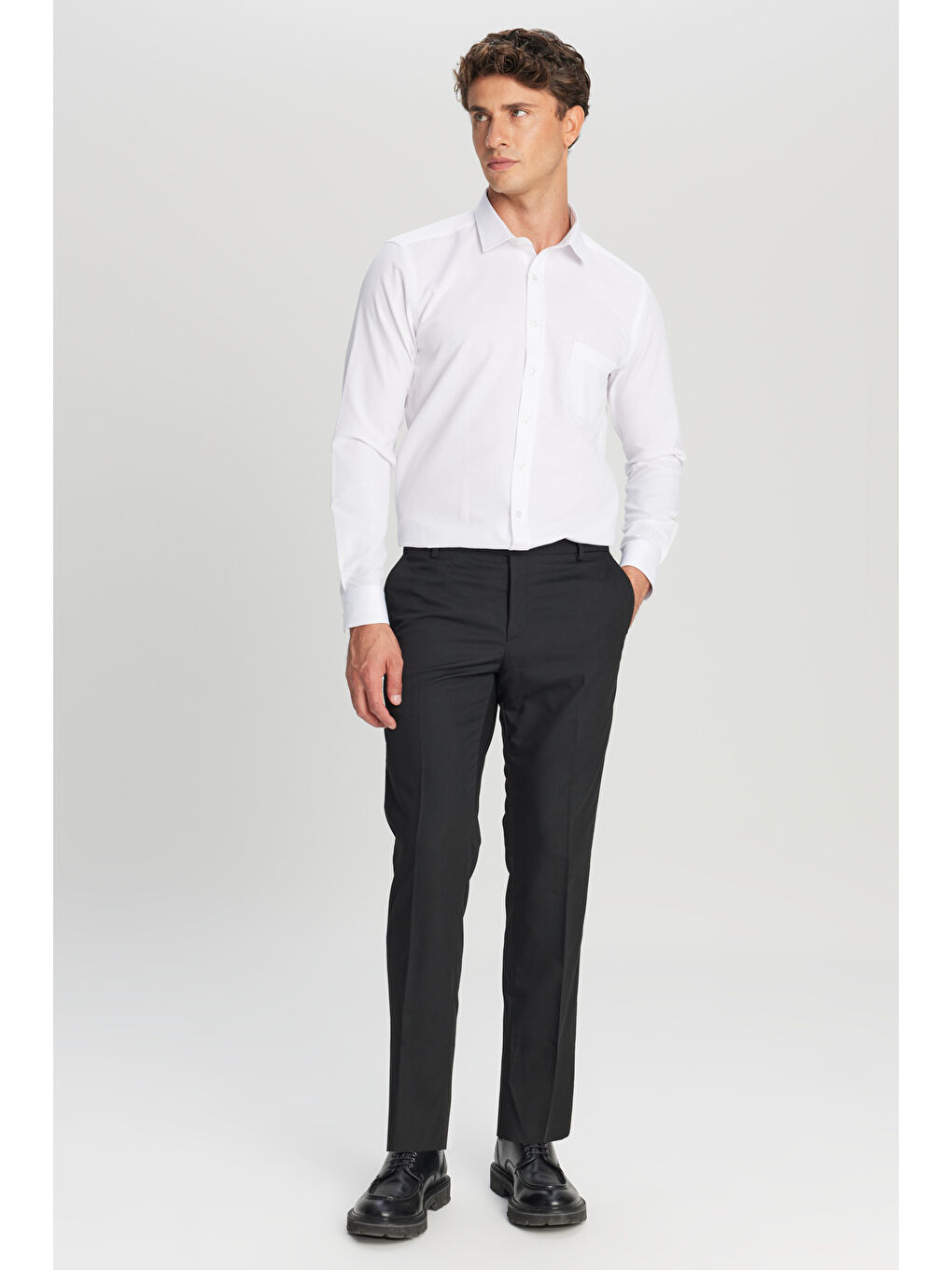 Erkek Beyaz Pamuklu Tailored Slim Fit Dar Kesim Klasik Yaka Armürlü Cepli Gömlek-1