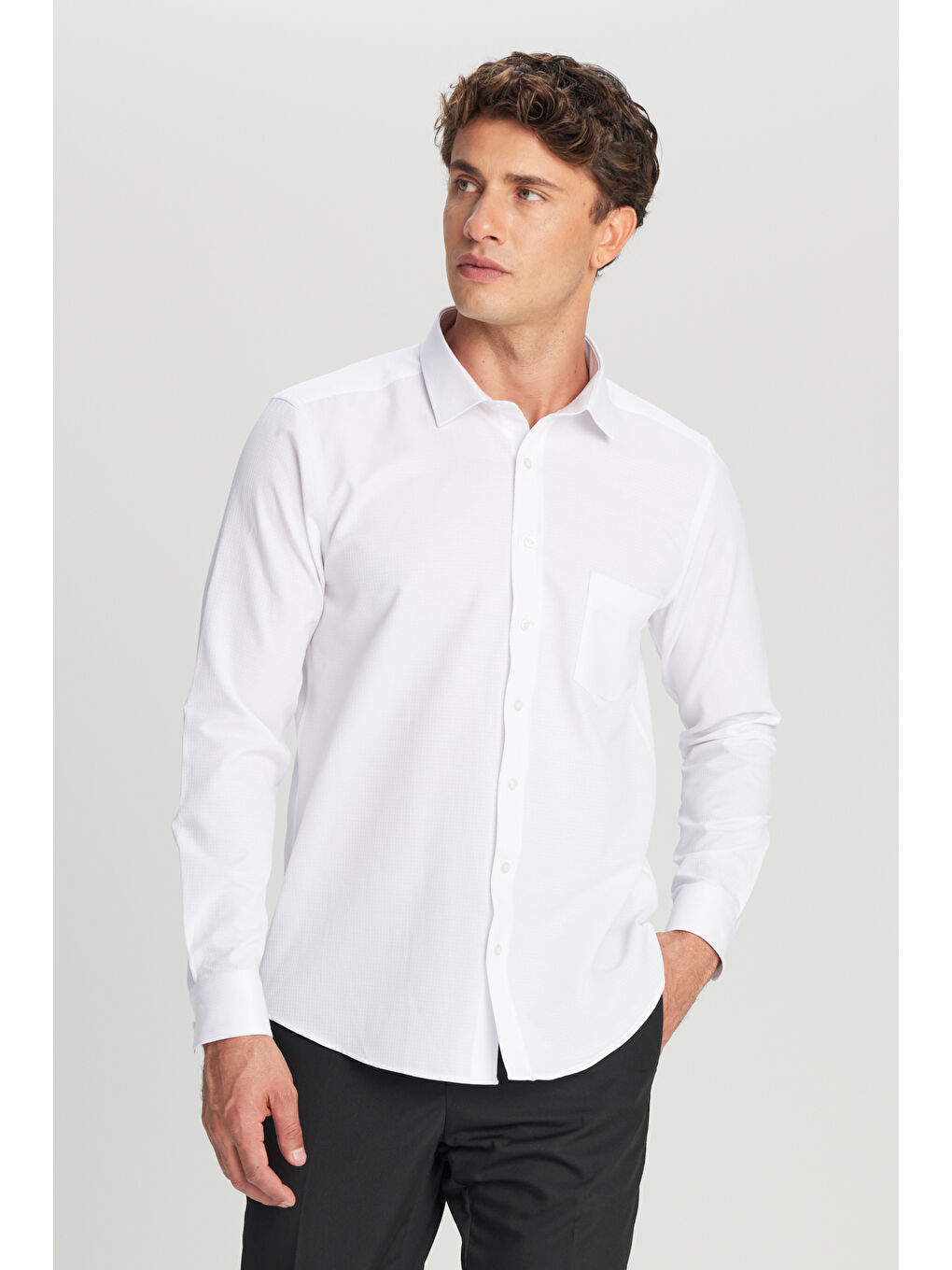 Erkek Beyaz Pamuklu Tailored Slim Fit Dar Kesim Klasik Yaka Armürlü Cepli Gömlek-2