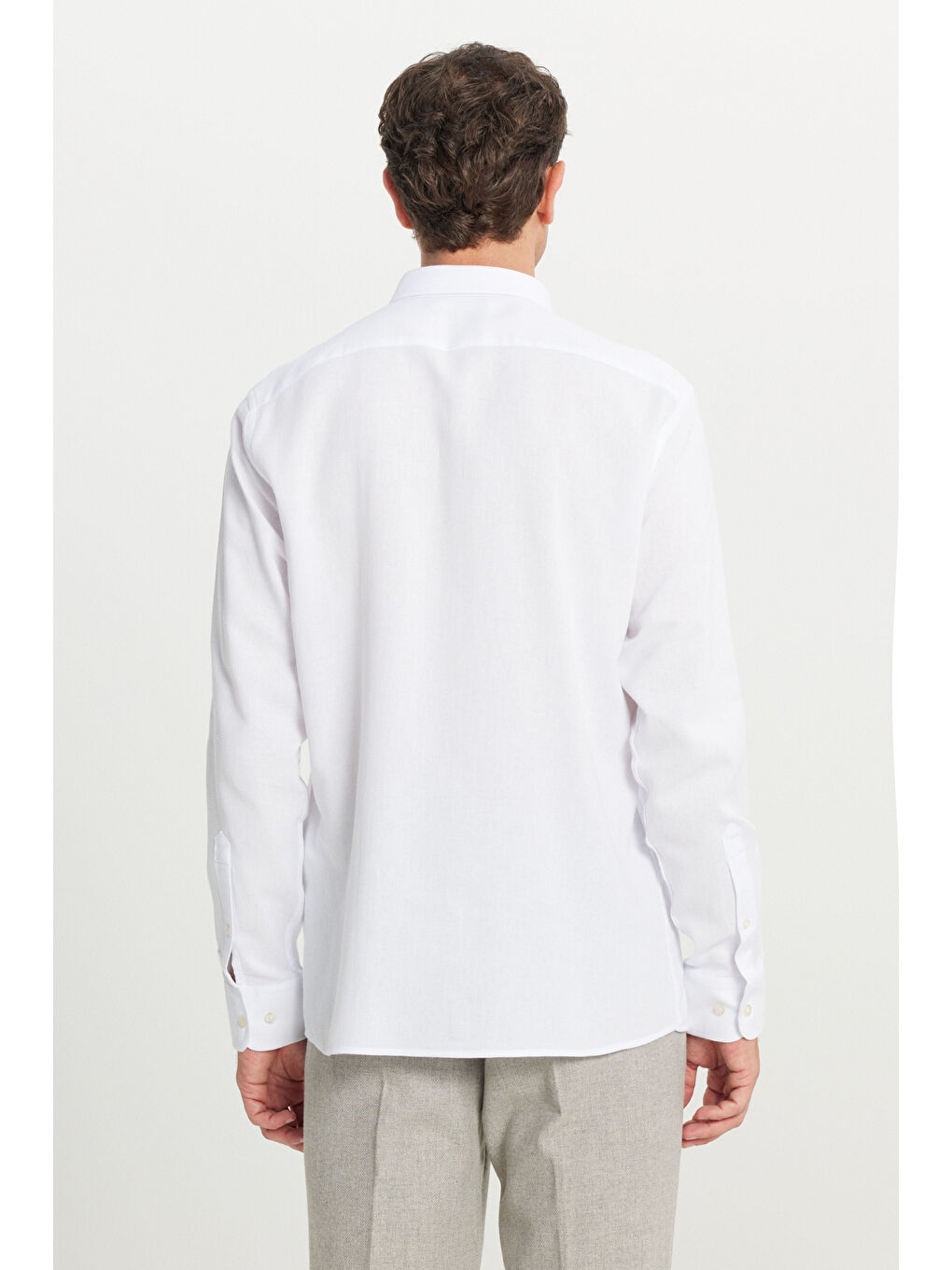 Erkek Beyaz %100 Pamuklu Tailored Slim Fit Dar Kesim Gizli Düğmeli Yaka Armürlü Gömlek-3