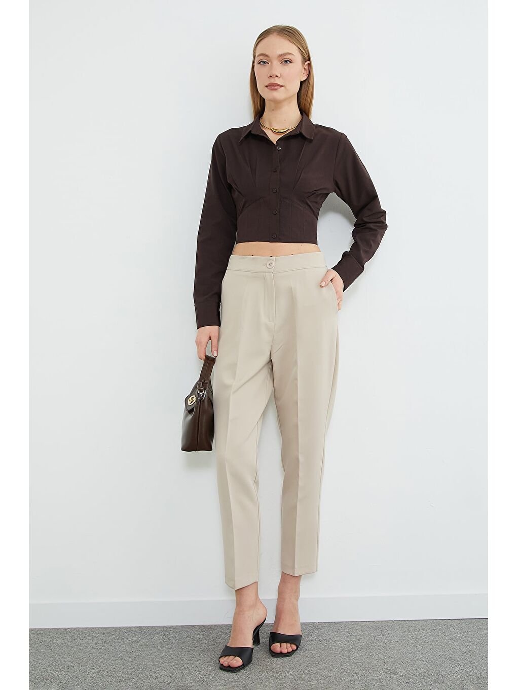 Bej Beli Lastikli Düğmeli Kumaş Pantolon