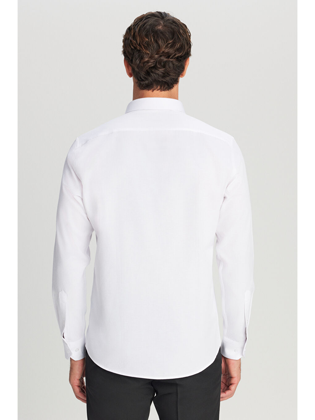 Erkek Beyaz Pamuklu Tailored Slim Fit Dar Kesim Klasik Yaka Armürlü Cepli Gömlek-4