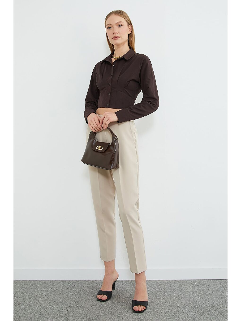 Bej Beli Lastikli Düğmeli Kumaş Pantolon-1