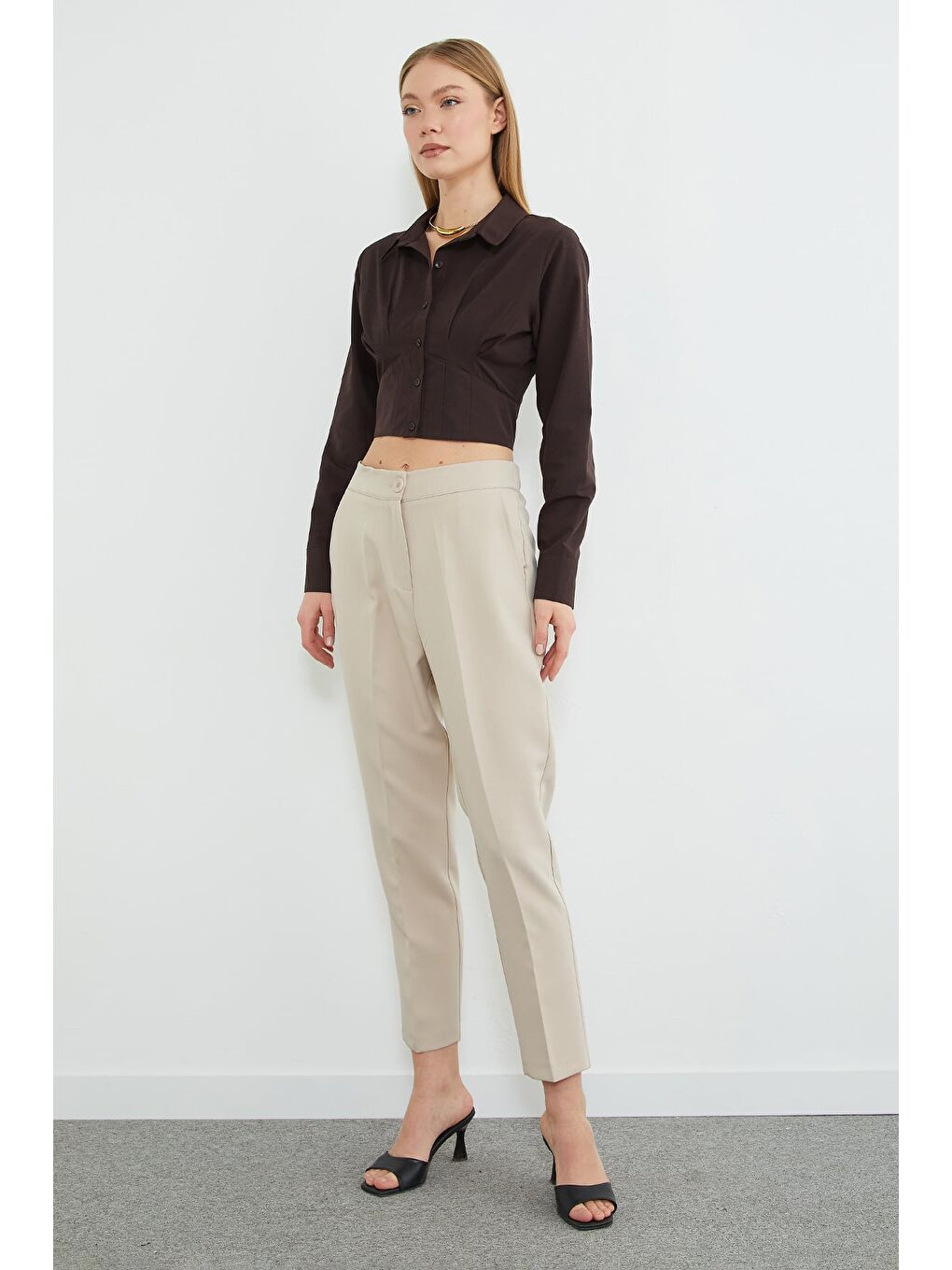 Bej Beli Lastikli Düğmeli Kumaş Pantolon-3