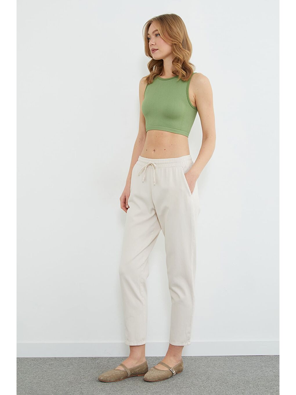 Bej Beli Bağlamalı Cepli Gabardin Pantolon-2