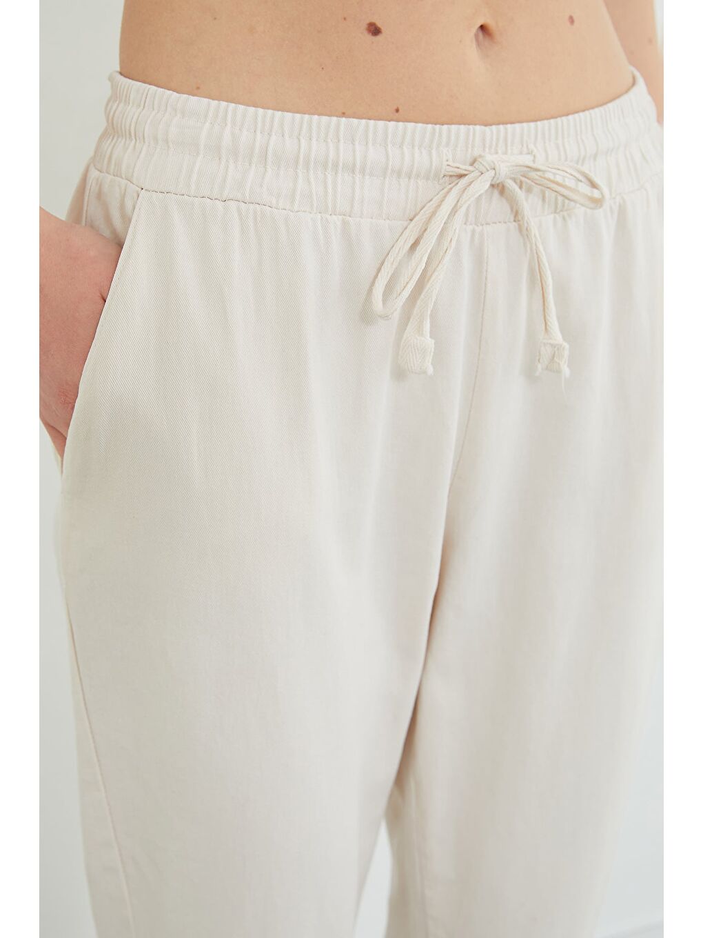Bej Beli Bağlamalı Cepli Gabardin Pantolon-3