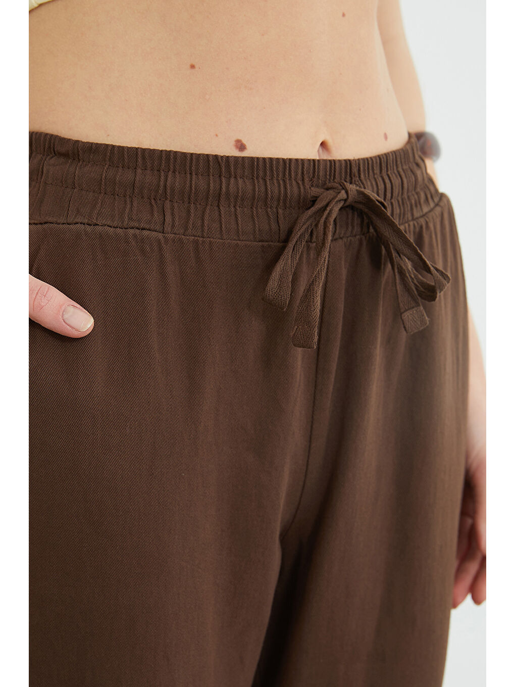 Kahverengi Beli Bağlamalı Cepli Gabardin Pantolon-4