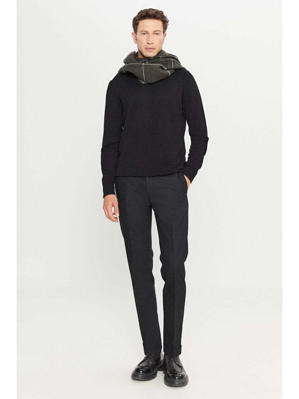 Erkek Siyah Pamuklu Standart Fit Normal Kesim Bisiklet Yaka Jakarlı Triko Kazak-1