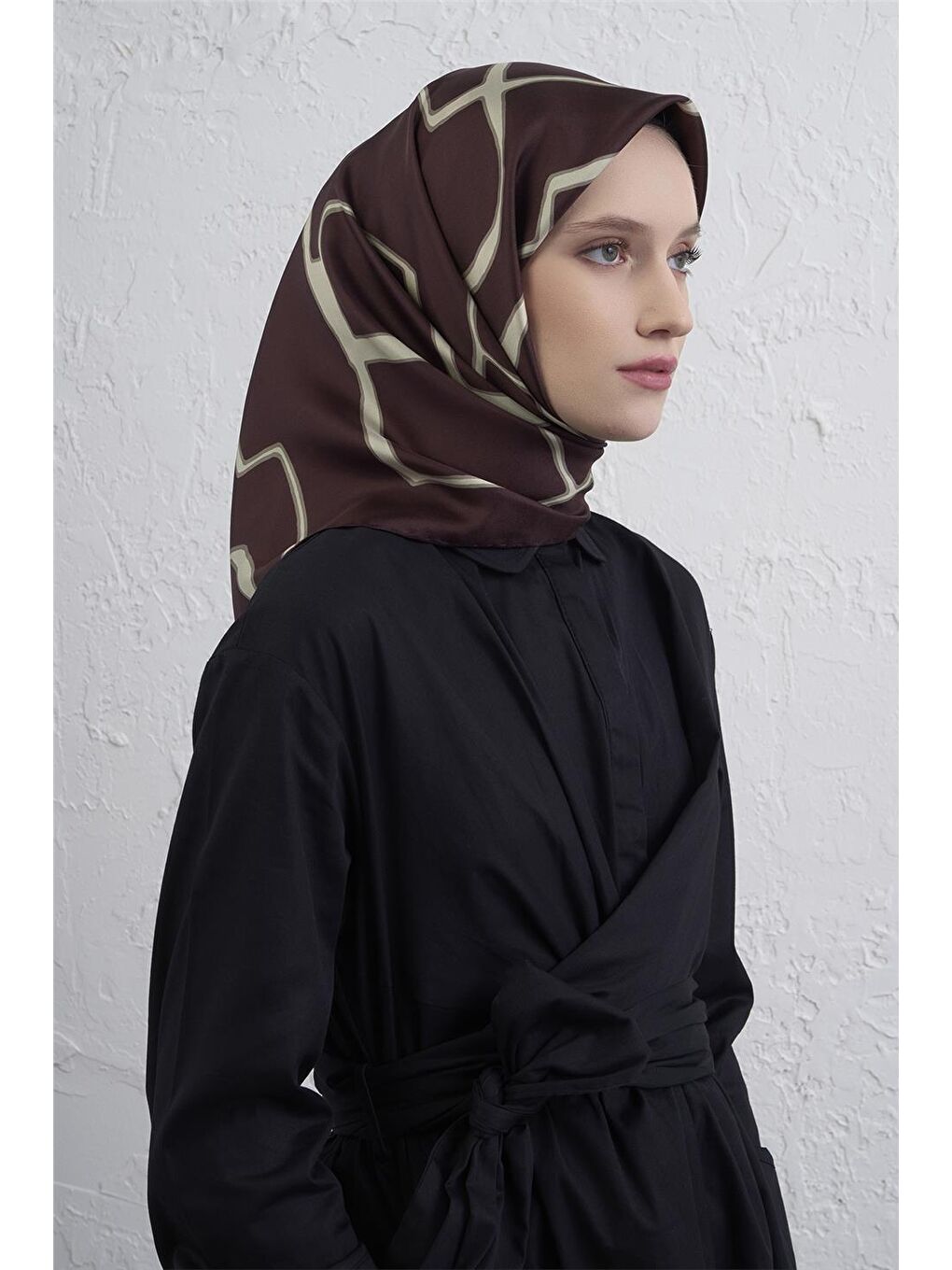 Kahverengi Geometrik Desenli Saf İpek Twill Eşarp 9441D 04-1