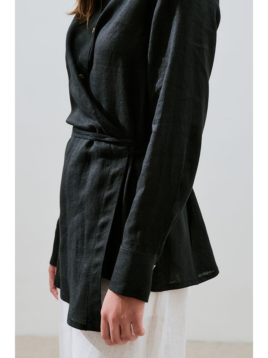 Keten Bağlama Detaylı Gömlek Siyah-4