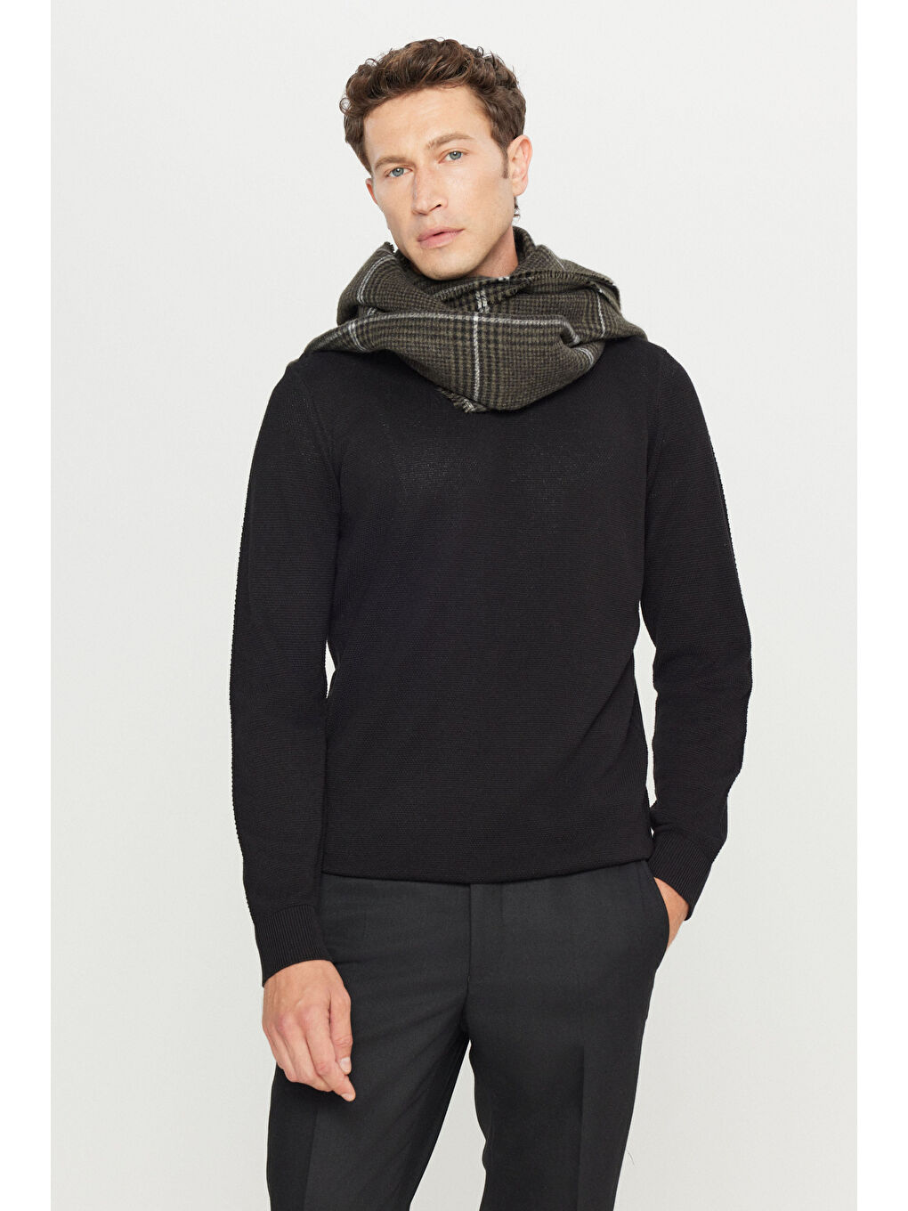 Erkek Siyah Pamuklu Standart Fit Normal Kesim Bisiklet Yaka Jakarlı Triko Kazak-2