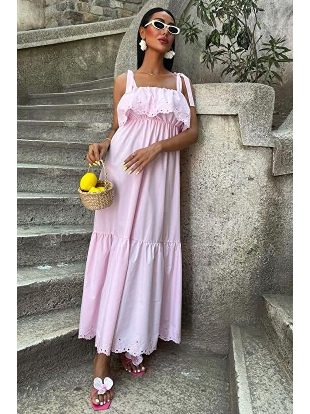 Pembe Etek Ucu Brode Nakışlı Boyundan Bağlamalı Elbise 2881