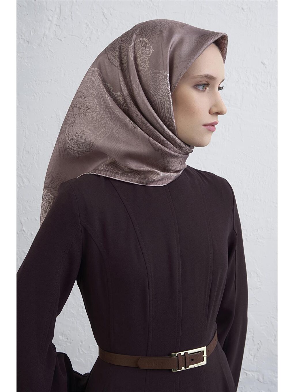 Kahverengi Klasik Desenli Saf İpek Twill Eşarp 9428D 37-1