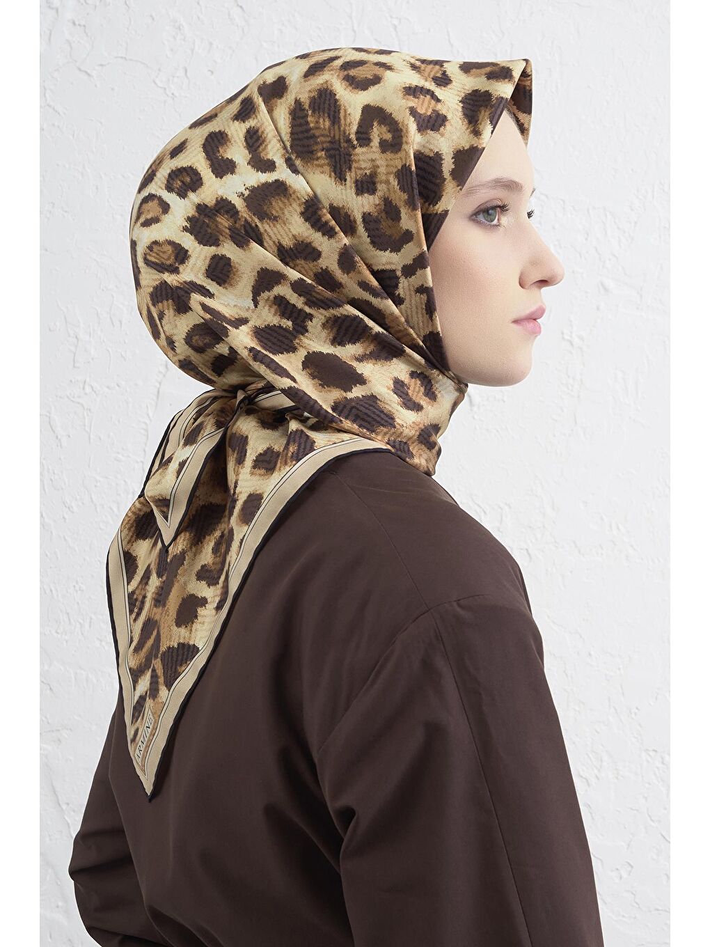 Kahverengi Klasik Desenli Saf İpek Twill Eşarp 9425D 37-1