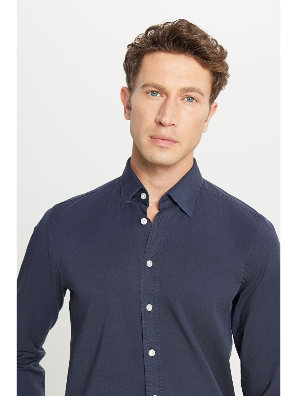 Erkek Lacivert Pamuklu Comfort Fit Rahat Kesim Gizli Düğmeli Yaka Gömlek-3