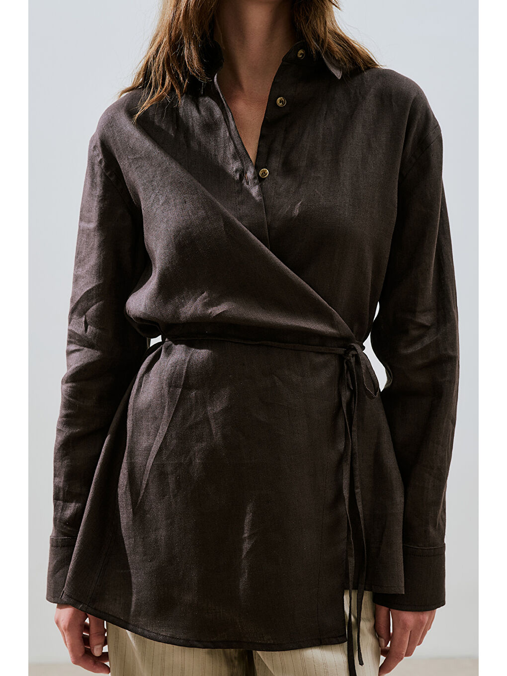Kahverengi Keten Bağlama Detaylı Gömlek Acı Kahve-4