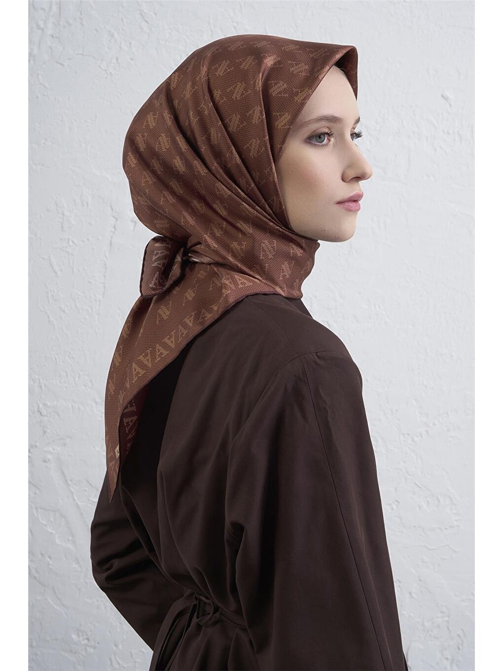 Kahverengi Monogram Desenli Saf İpek Twill Eşarp 9412D 35-2