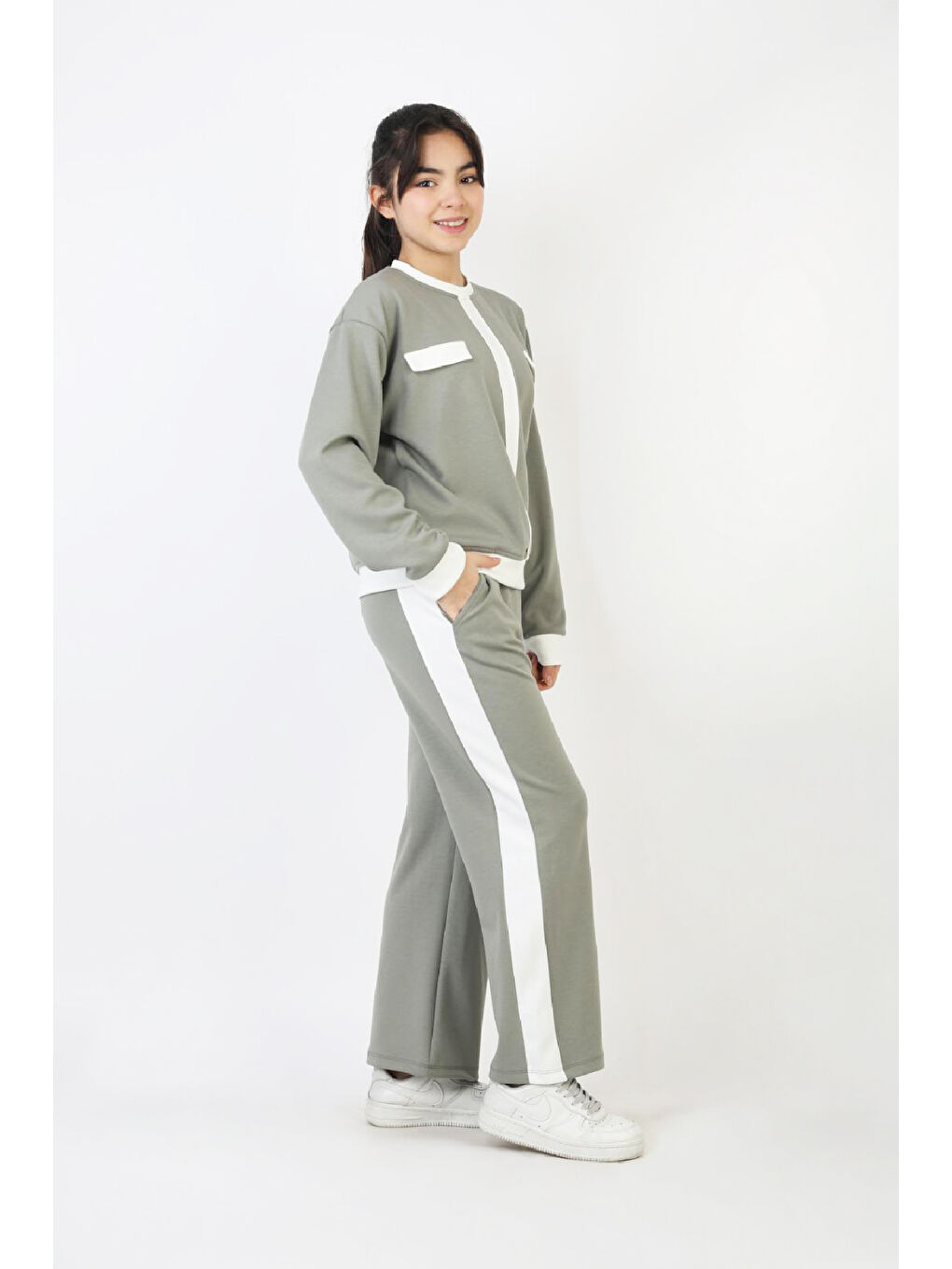 Gri Kız Çocuk Garni Detaylı ve Geniş Paçalı Alt-Üst Takım 12502-2