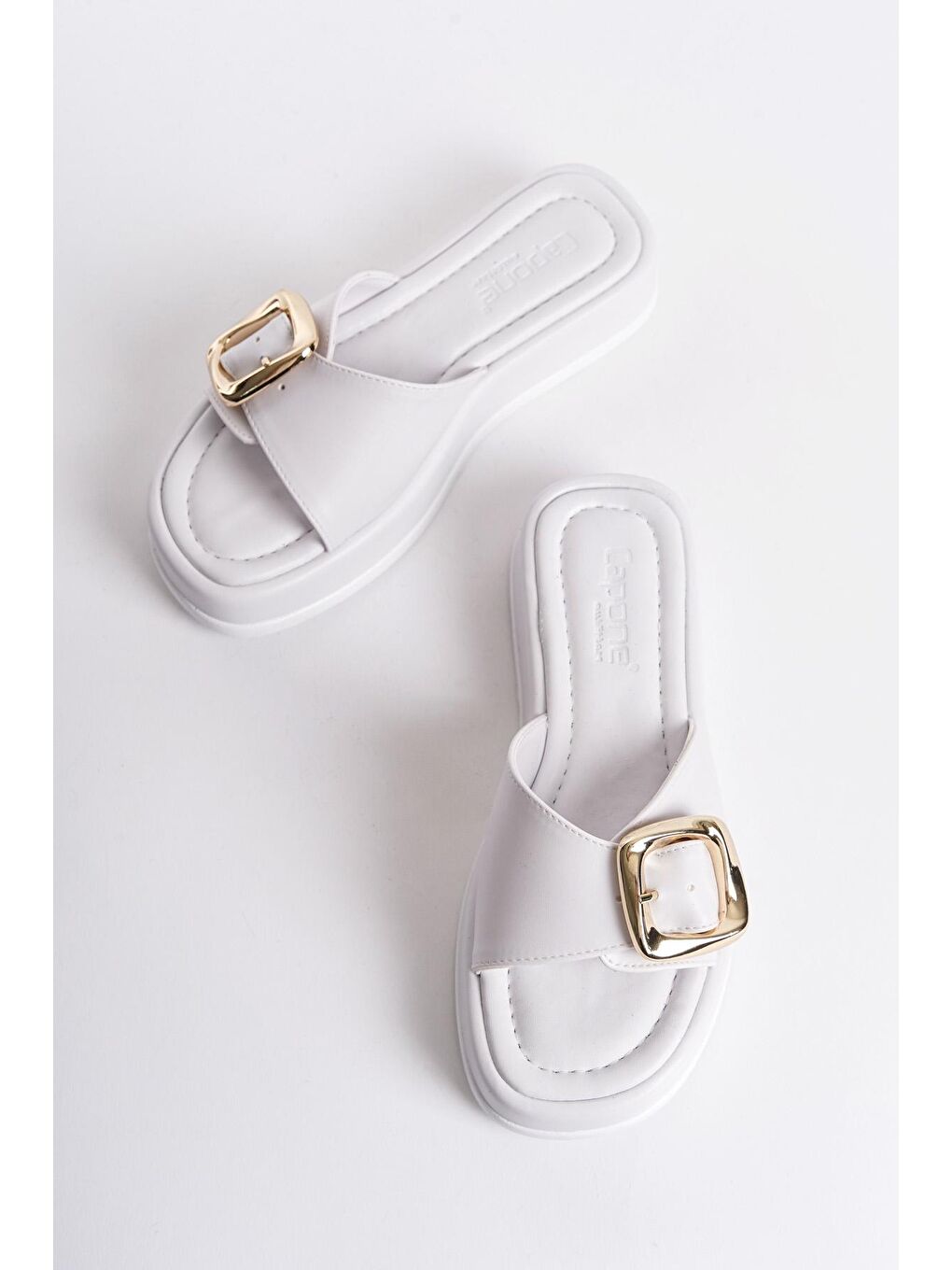 Beyaz Dolgu Topuklu Tek Bantlı Tokalı Kadın Terlik-1