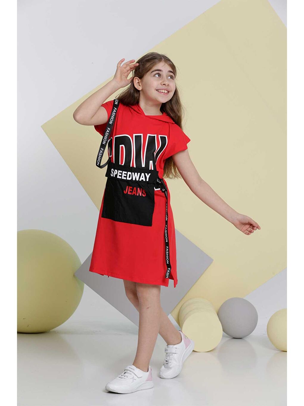 Kırmızı Baskılı Kapüşonlu Kız Çocuk Yazlık Elbise Rahat Kesim