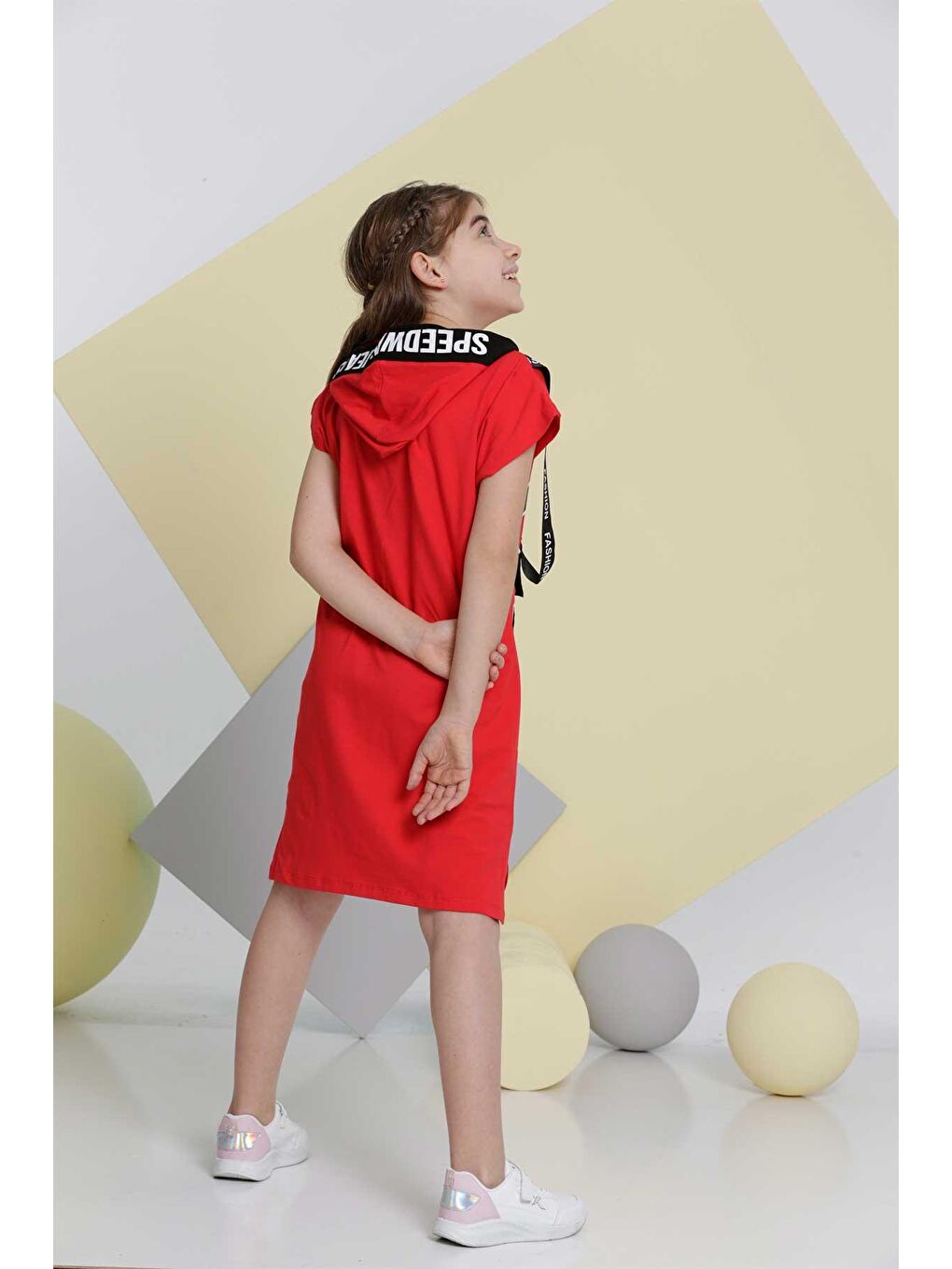 Kırmızı Baskılı Kapüşonlu Kız Çocuk Yazlık Elbise Rahat Kesim-1