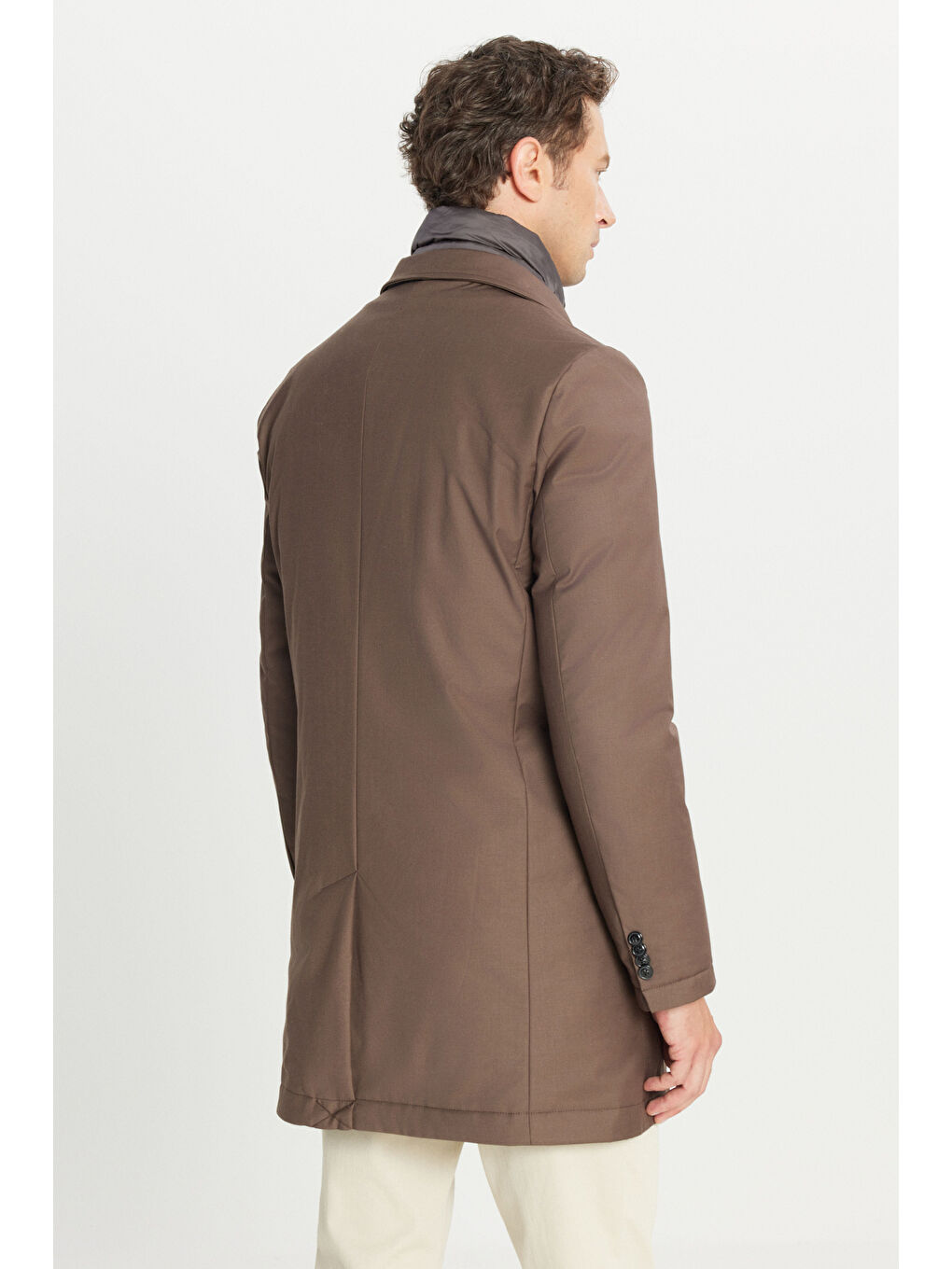 Bej Erkek Vizon Standart Fit Normal Kesim Geniş Kırlangıç Yaka Yan Cepli Kaban-1