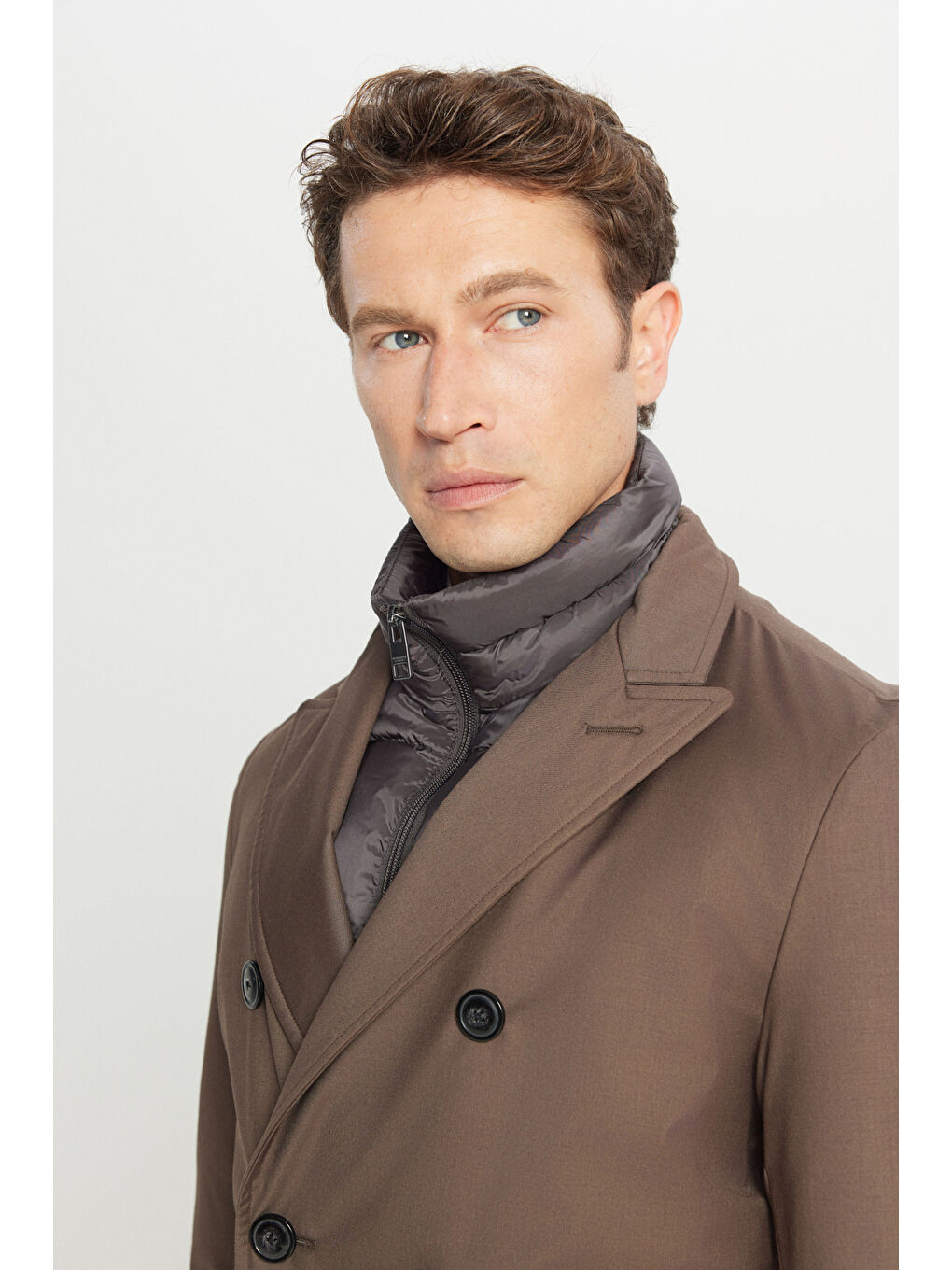 Bej Erkek Vizon Standart Fit Normal Kesim Geniş Kırlangıç Yaka Yan Cepli Kaban-2