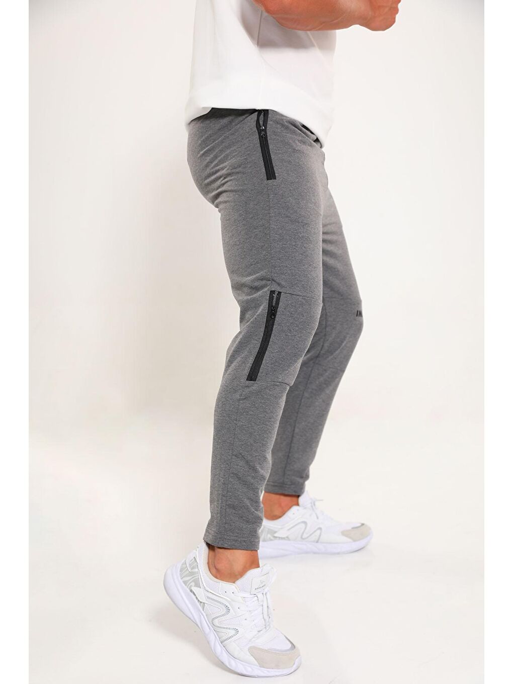 Gri Bel Lastikli Yazı Baskı Detaylı Erkek Eşofman Altı-1