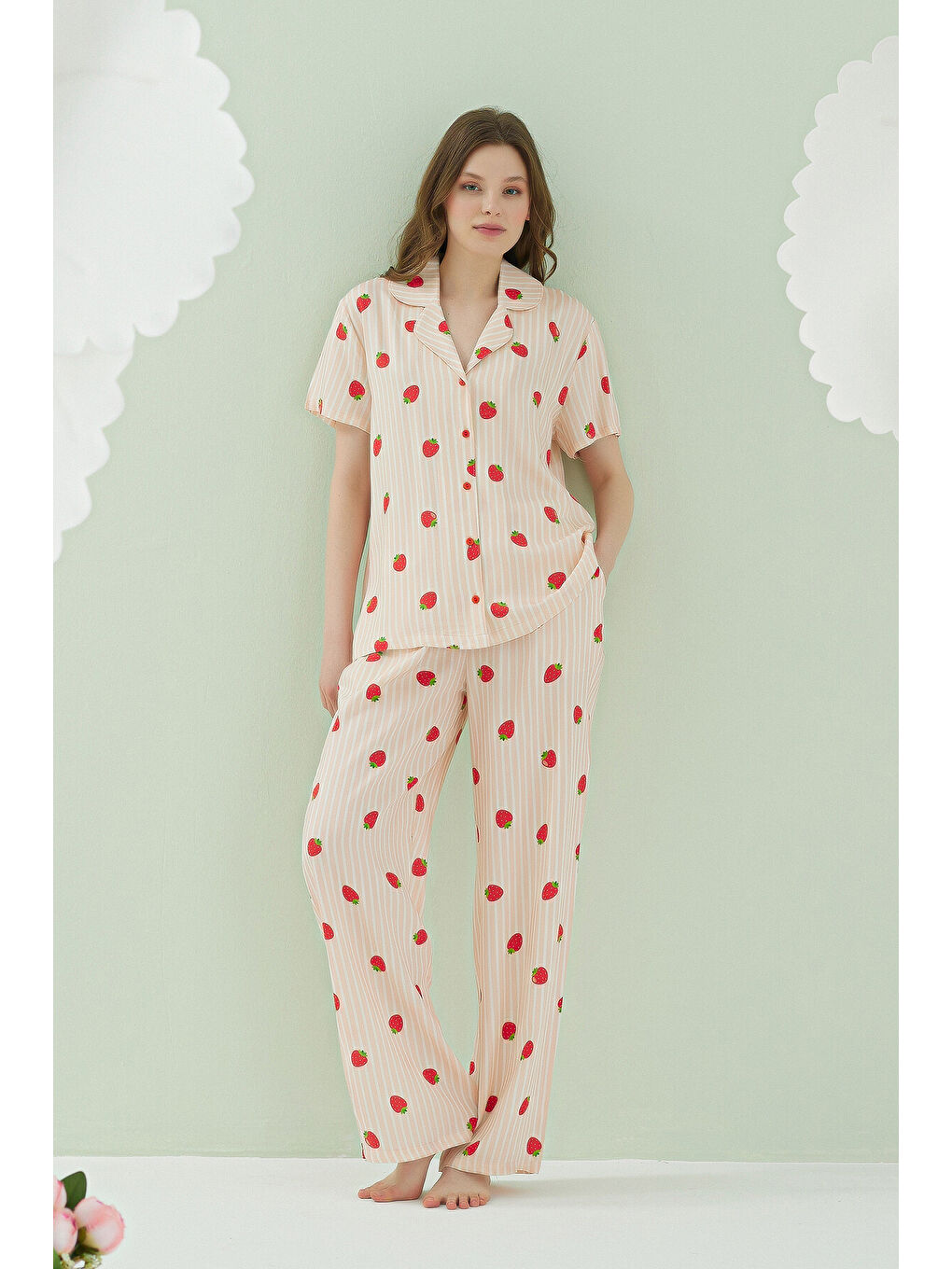 Turuncu Çilekli Önden Düğmeli Pijama Takım