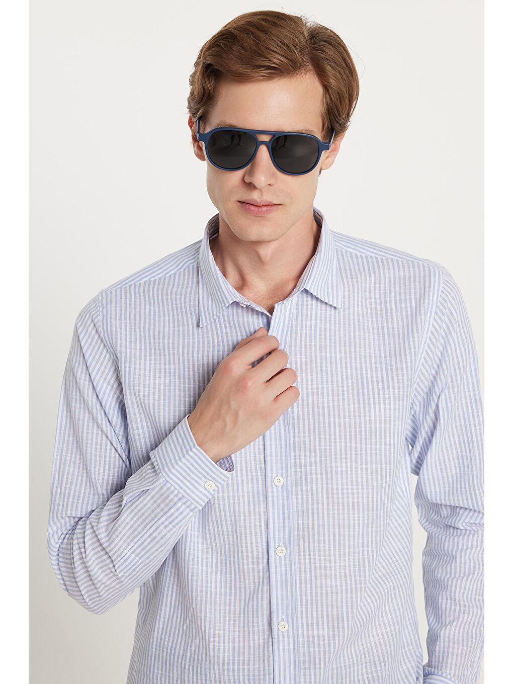 Erkek Slim Fit Dar Kesim Düğmeli Spor Yaka Keten Efekt %100 Pamuk Mavi Çizgili Yazlık Gömlek-1