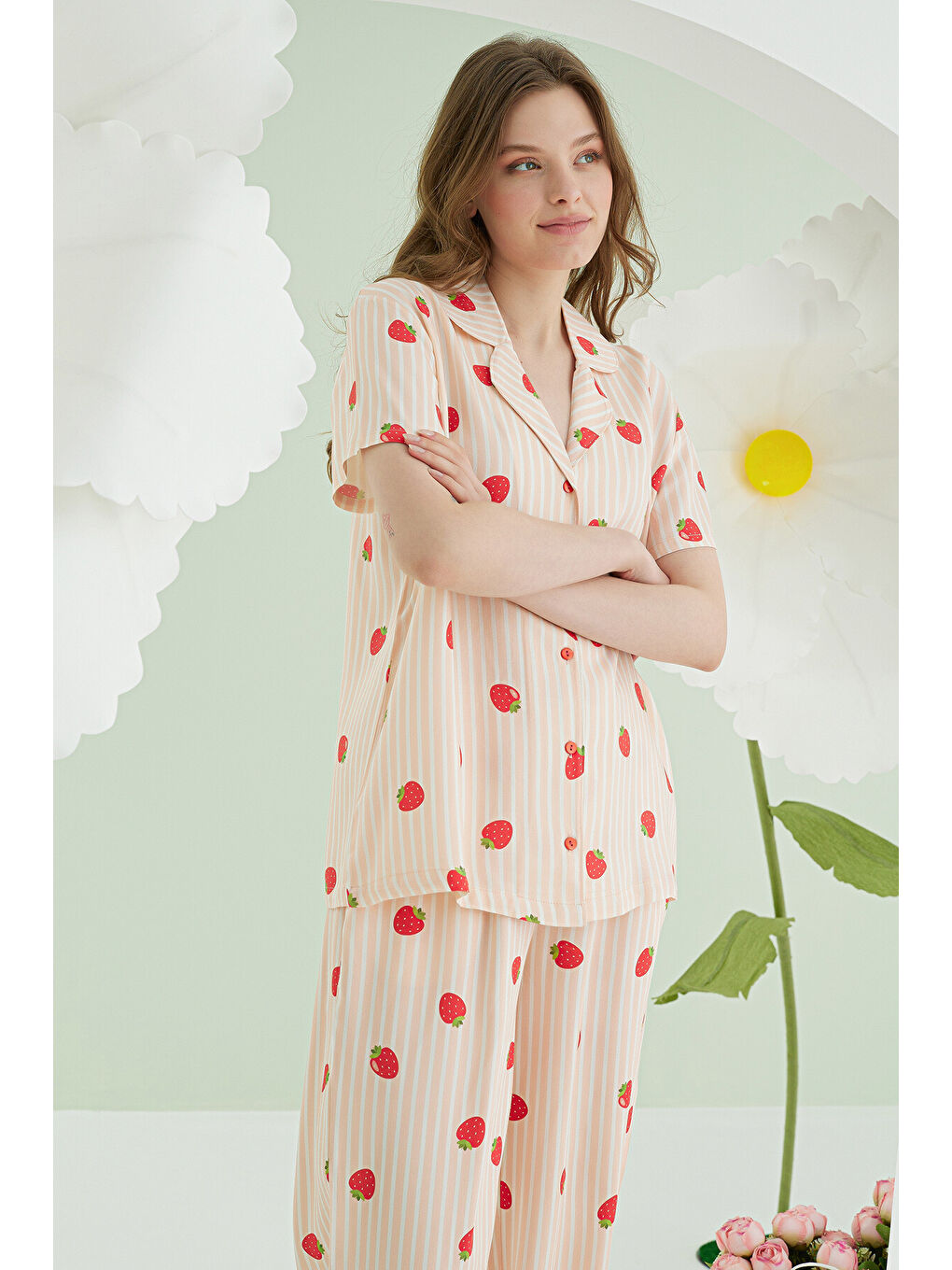 Turuncu Çilekli Önden Düğmeli Pijama Takım-2