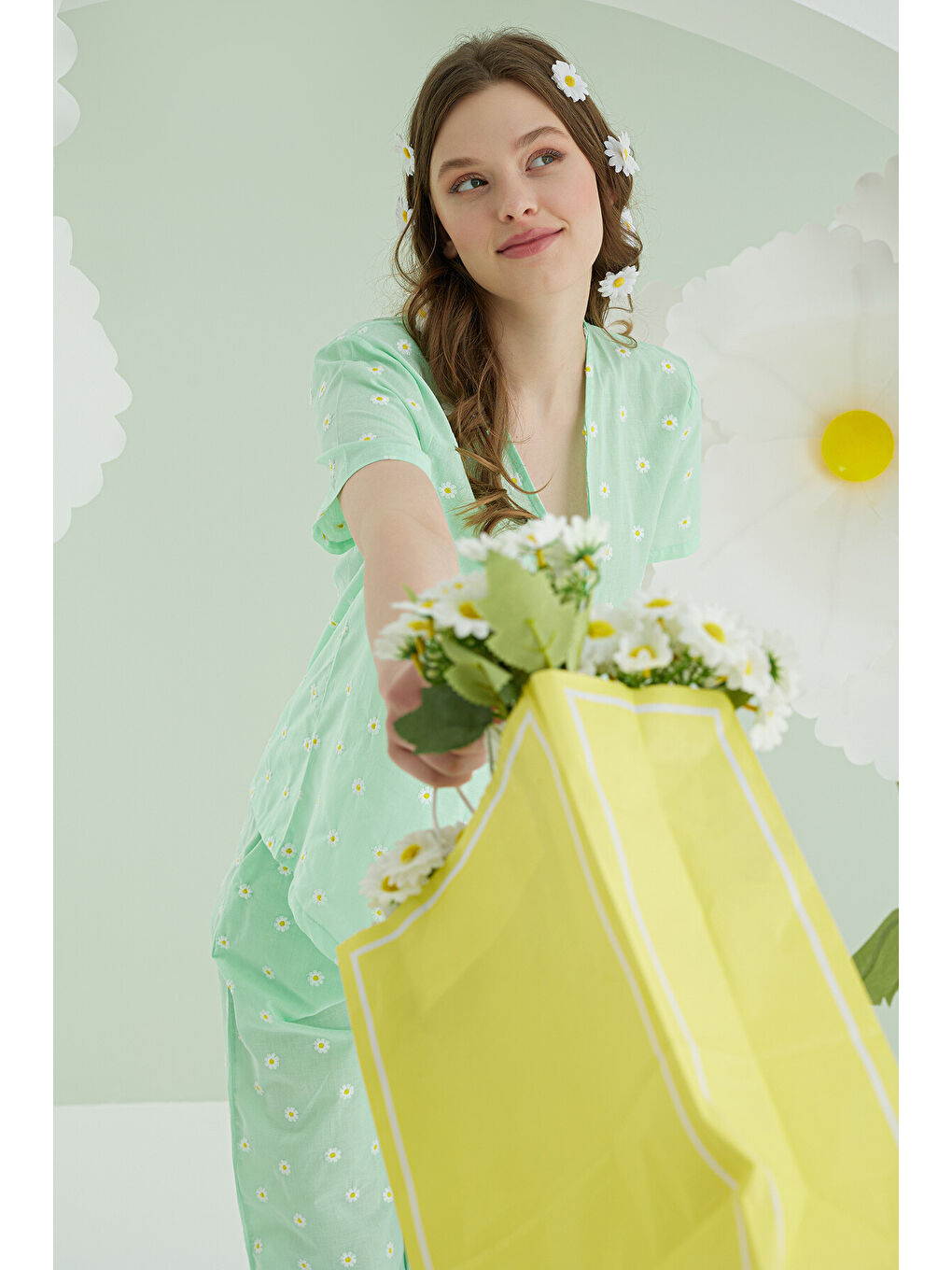 Yeşil Papatya Desenli Önden Bağlamalı Pijama Takımı-3