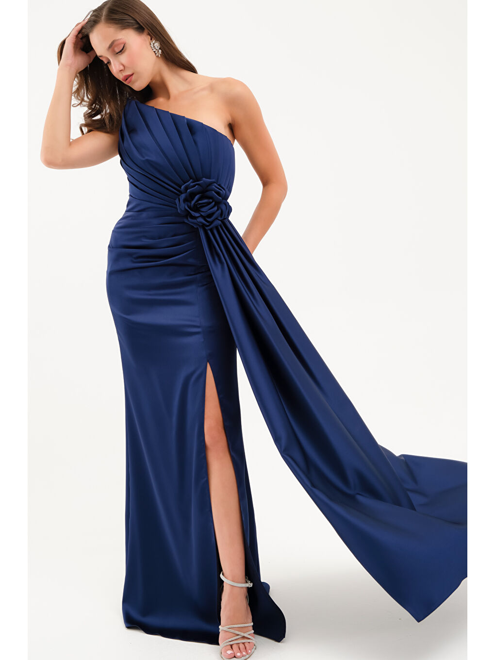 Kadın Lacivert Drapeli Çiçek Detay Uzun Saten Abiye Elbise
