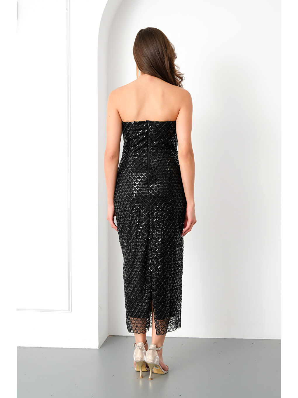 Kadın Siyah Straplez Payetli Kalem Abiye Elbise-4