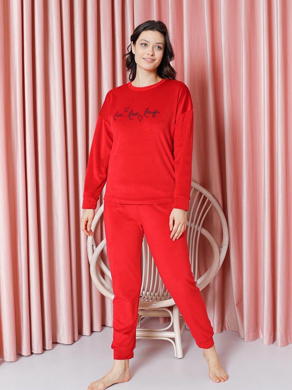 Kırmızı Kadın Pijama Takımı Fransız Kadife Kol Paça Manşetli Live Love Laugh Kışlık Mevsimlik