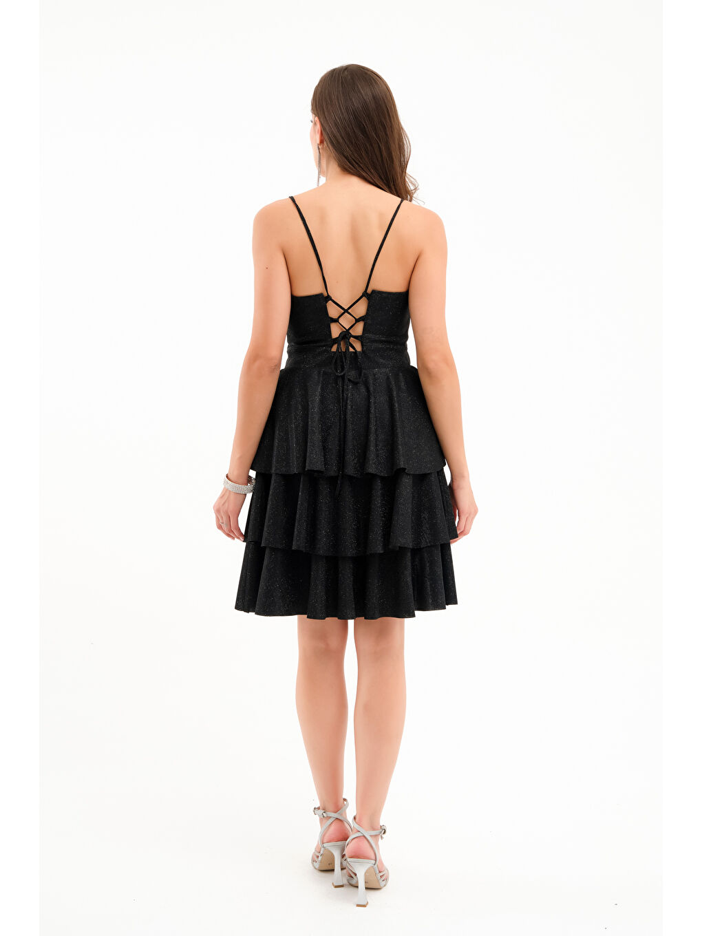 Kadın Siyah İnce Askılı Sırt Dekolteli Simli Mini Mezuniyet Elbisesi-4
