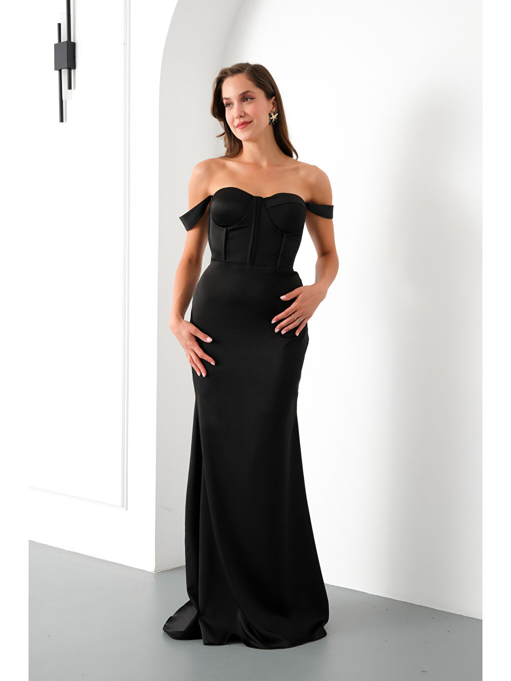 Kadın Siyah Göğüs Balenli Uzun Saten Abiye Elbise-1