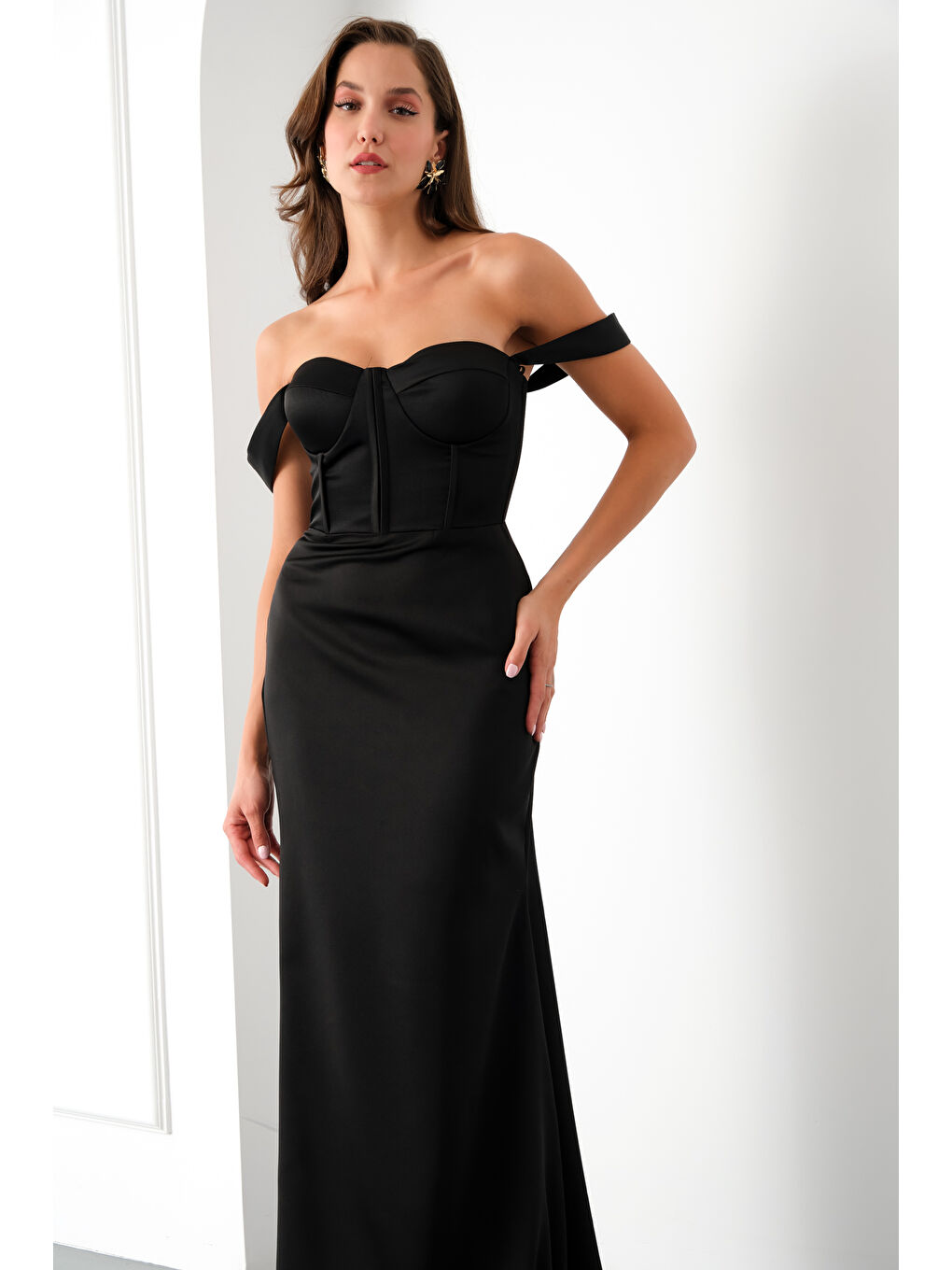 Kadın Siyah Göğüs Balenli Uzun Saten Abiye Elbise-2