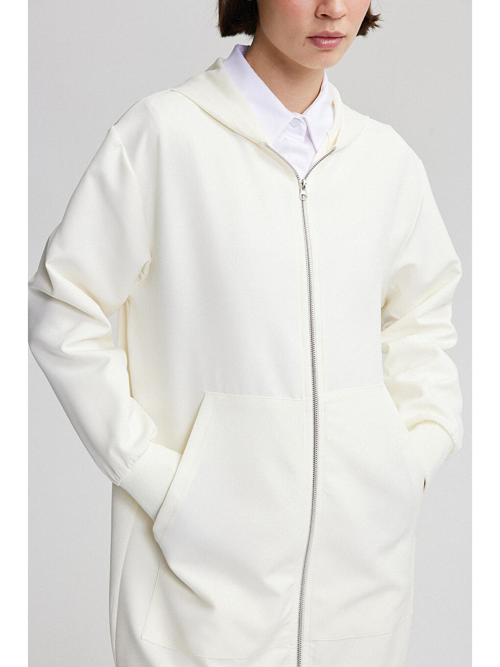 Ekru Fermuarlı İnce Krep Ceket