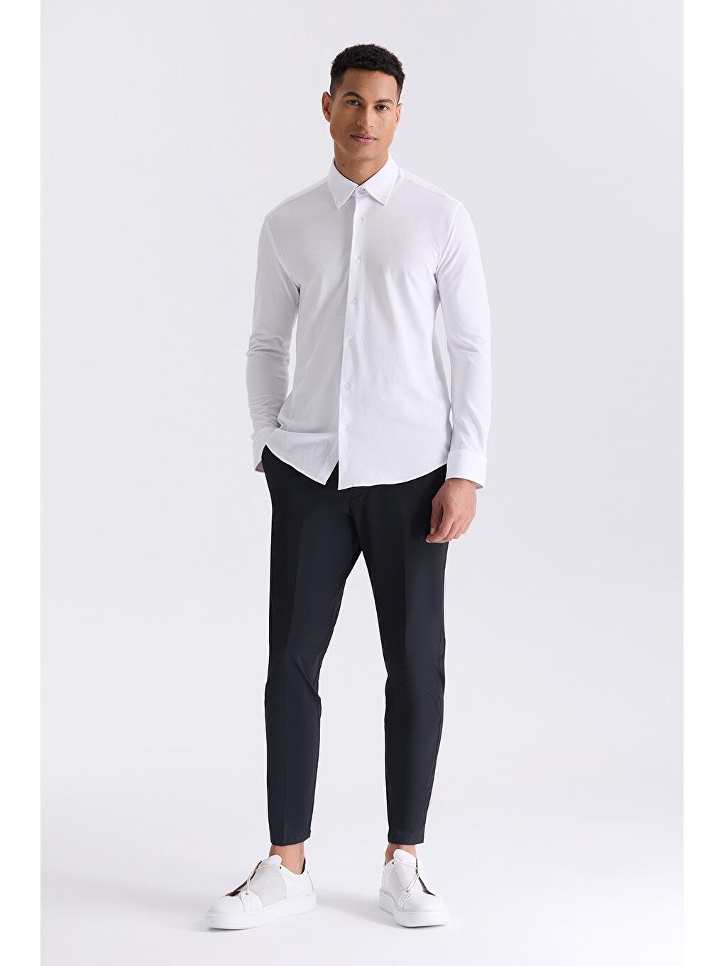 Beyaz Comfort Fit Yaka Düğmeli Gömlek-1