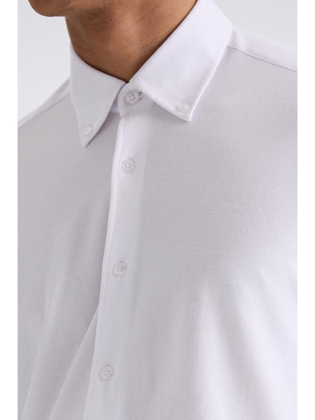 Beyaz Comfort Fit Yaka Düğmeli Gömlek-2