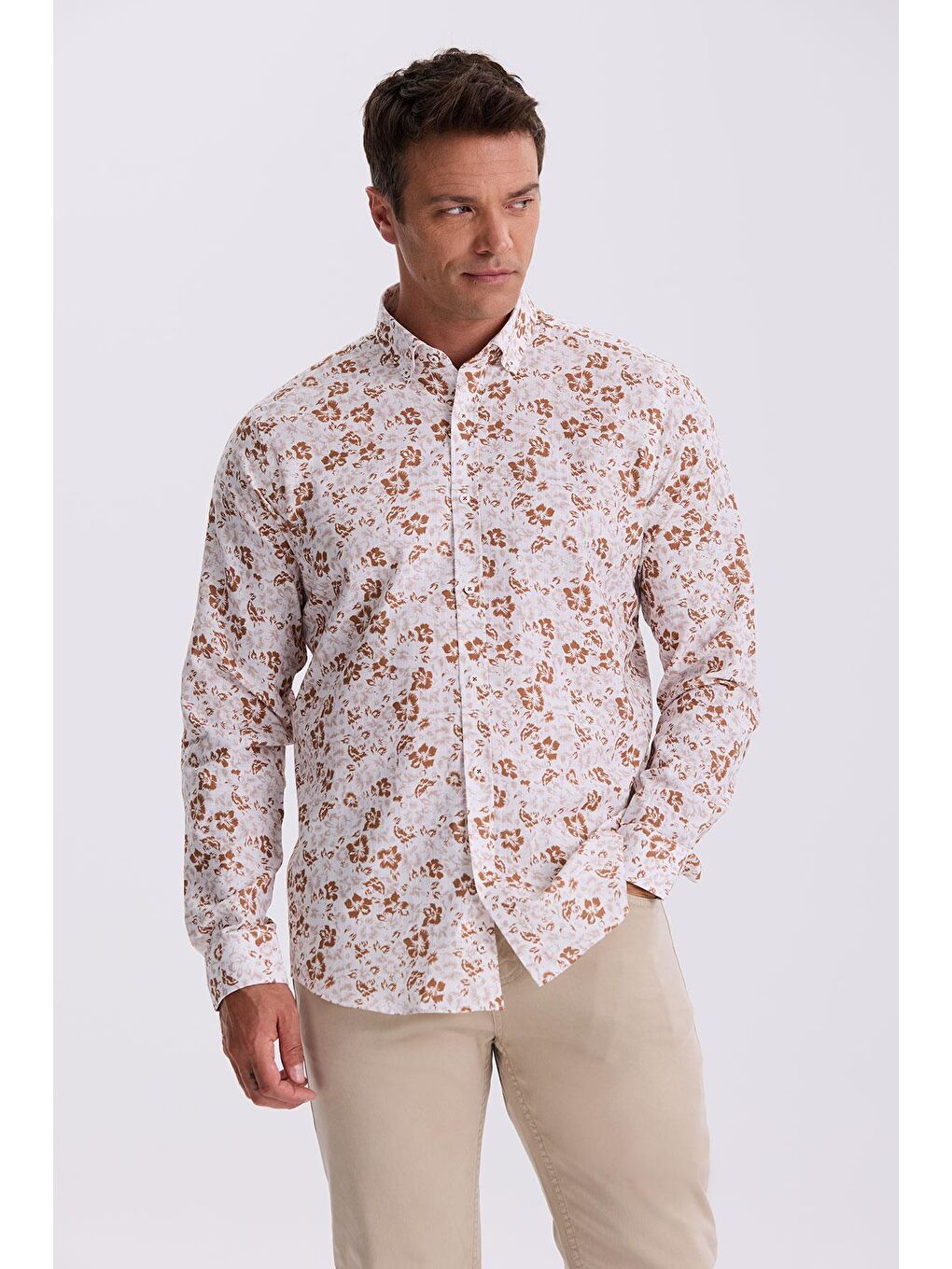 Kahverengi Kahve Çiçek Desenli Yaka Düğmeli Comfort Fit Gömlek