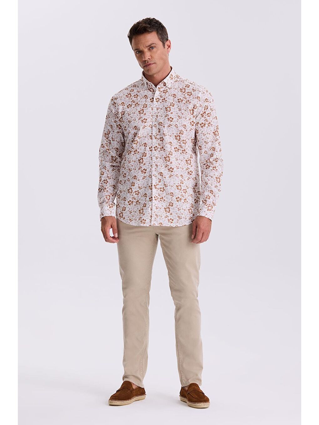 Kahverengi Kahve Çiçek Desenli Yaka Düğmeli Comfort Fit Gömlek-1