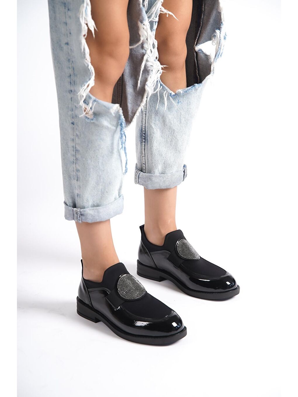 Siyah Küt Burunlu Taş Detaylı Kadın Loafer