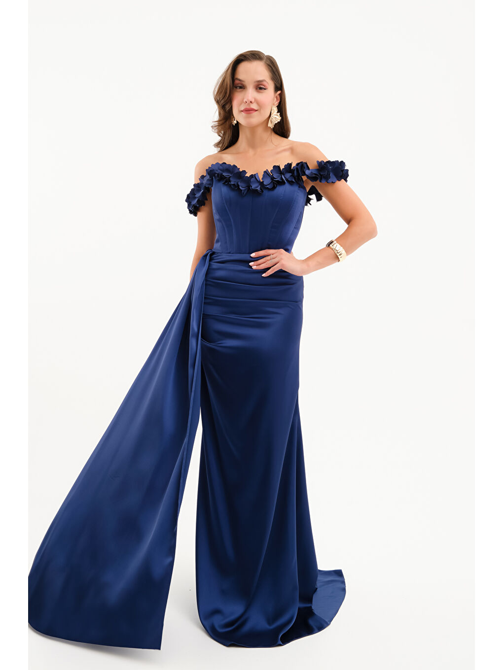 Kadın Lacivert Yaka Çiçekli Uzun Saten Abiye Elbise