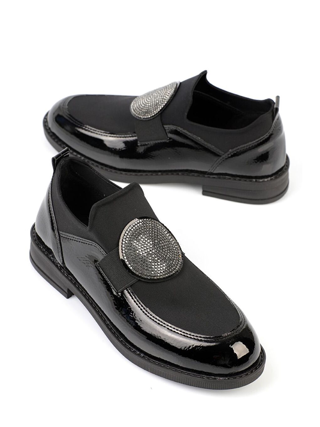 Siyah Küt Burunlu Taş Detaylı Kadın Loafer-1