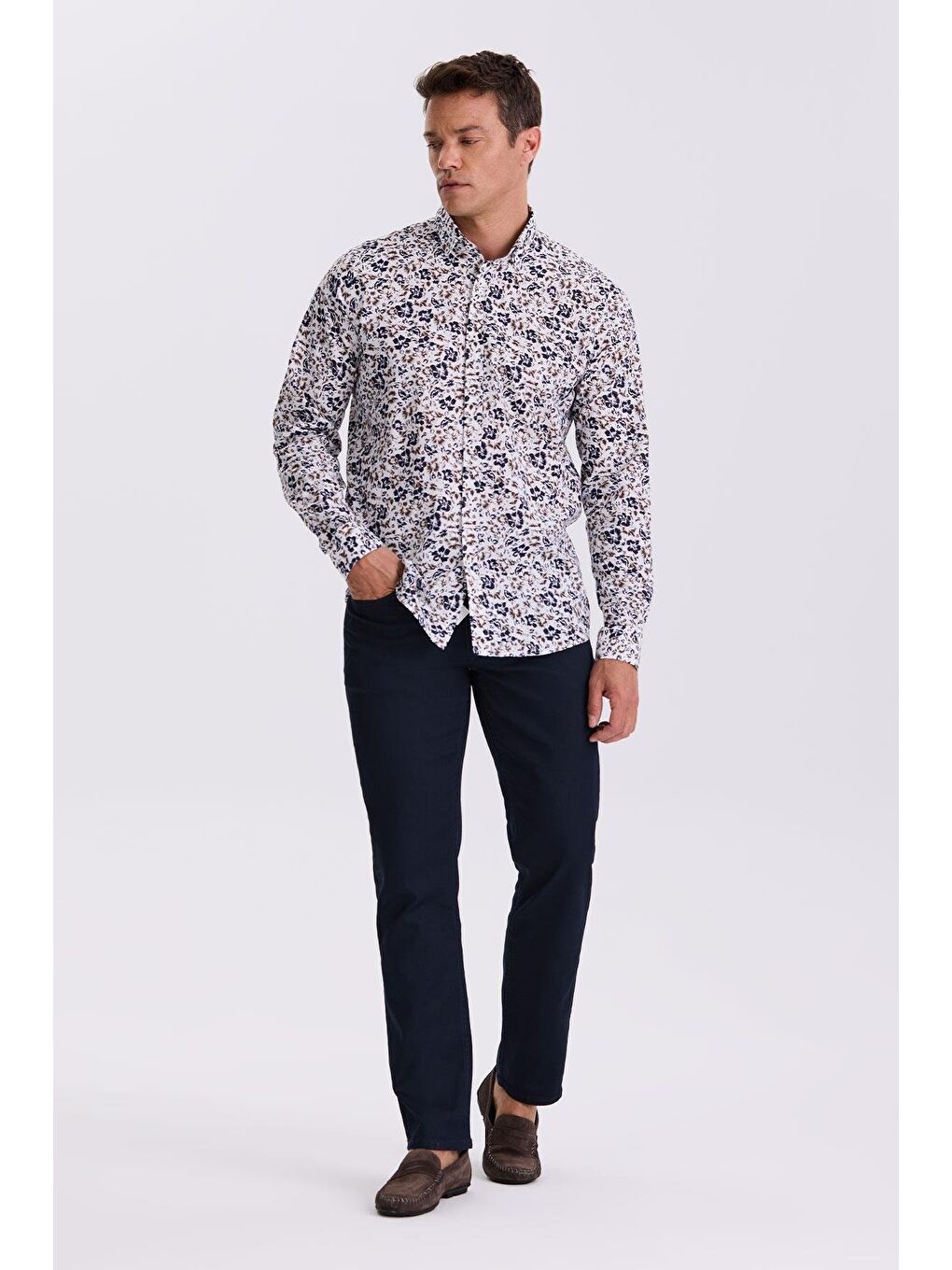 Koyu Lacivert Çiçek Desenli Yaka Düğmeli Comfort Fit Gömlek-1