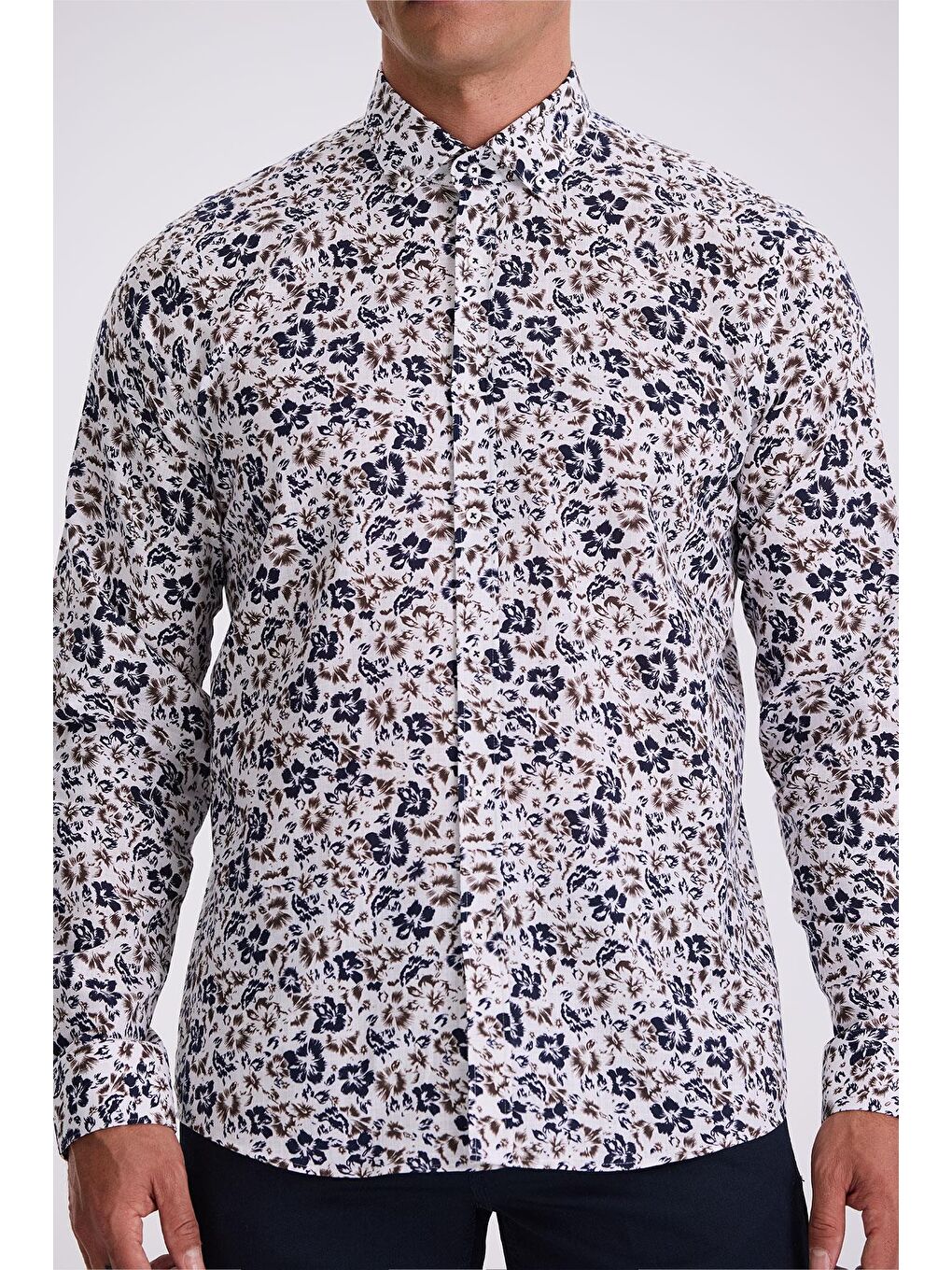 Koyu Lacivert Çiçek Desenli Yaka Düğmeli Comfort Fit Gömlek-2