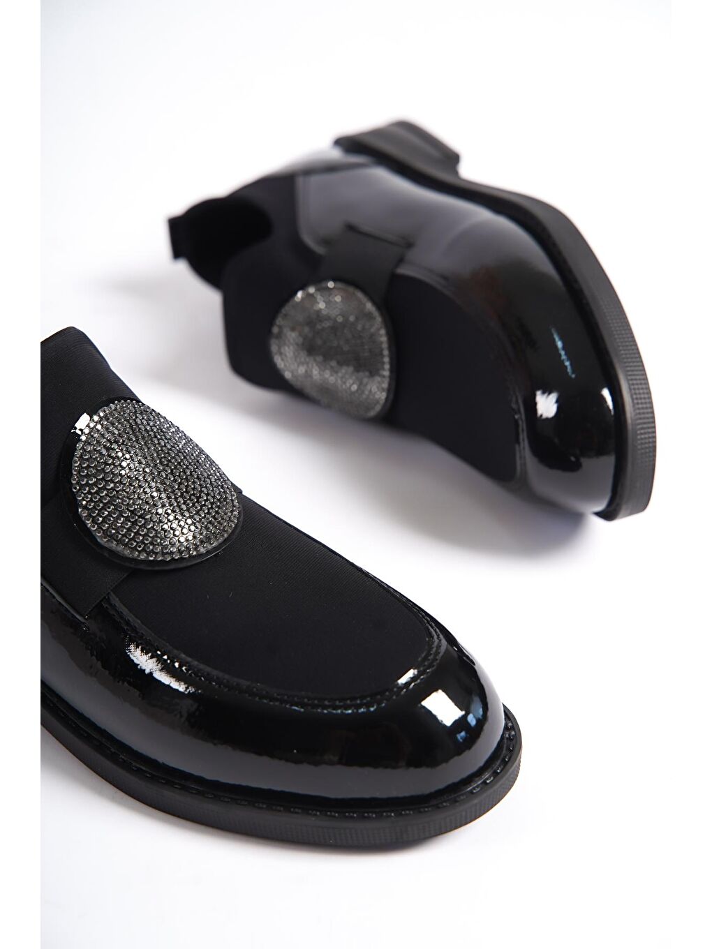 Siyah Küt Burunlu Taş Detaylı Kadın Loafer-4